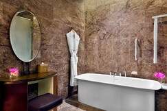 AlRayyan Hotel Doha, Curio a Collection by Hilton