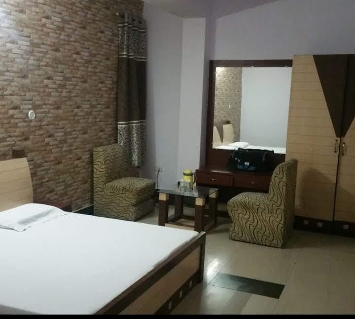 HOTEL ROYAL PALACE - Tap to explore photos