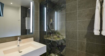 MERCURE PARIS LA DEFENSE Room Type - Classic Room with 1 double bed