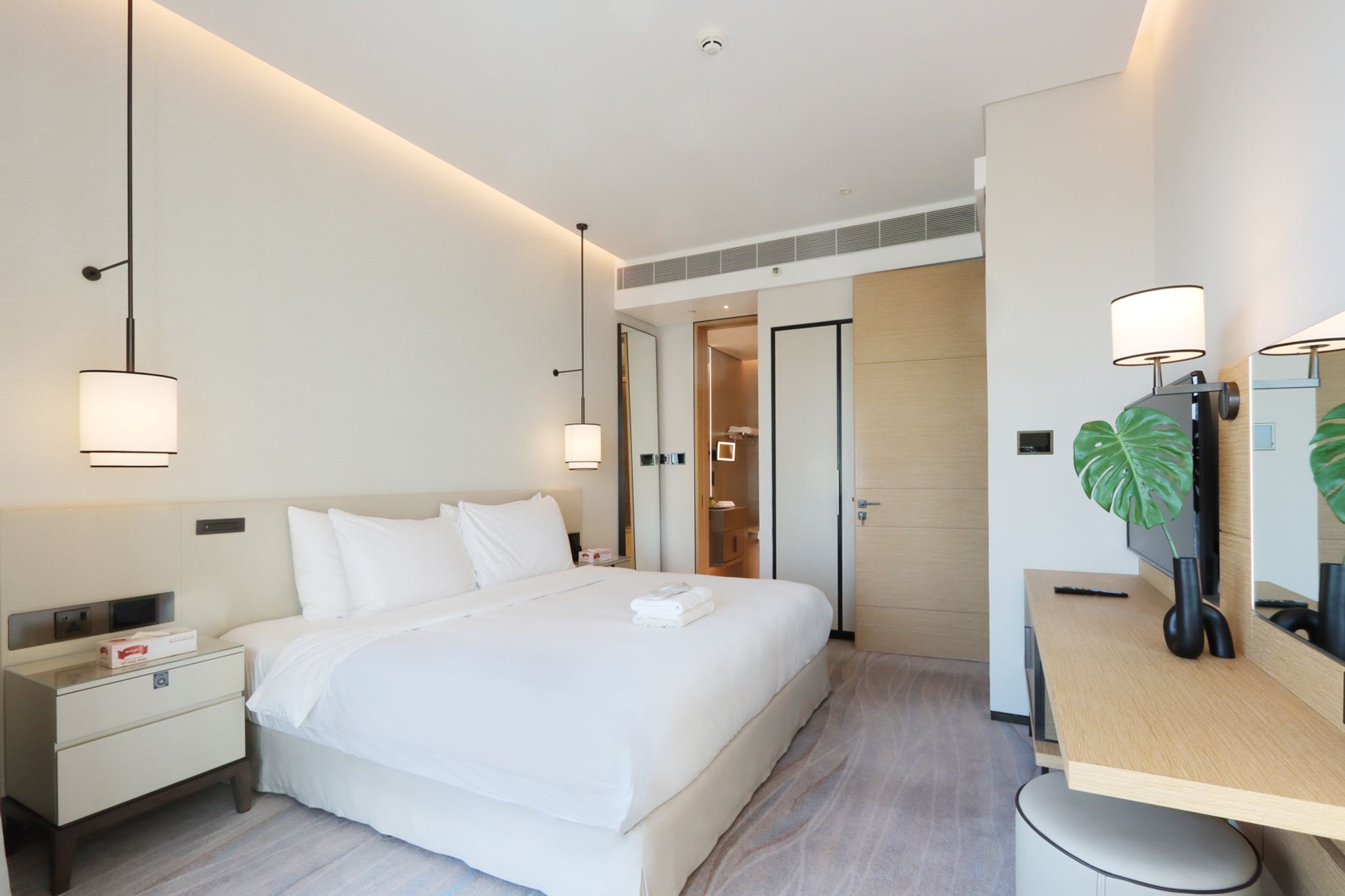 ELIVAAS Curated 1BHK with Marina Views and Beach Access - Tap to explore photos