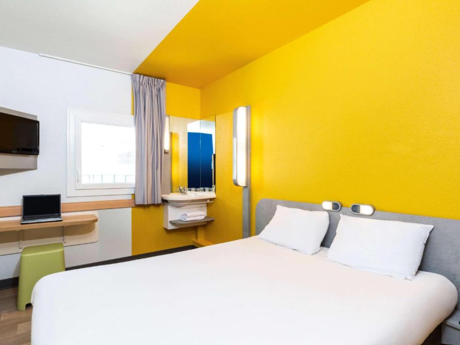 ibis budget Paris Porte de Vincennes - Tap to explore photos
