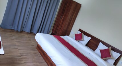 MANORAMA INN AND LAWNS Room Type - Deluxe Room