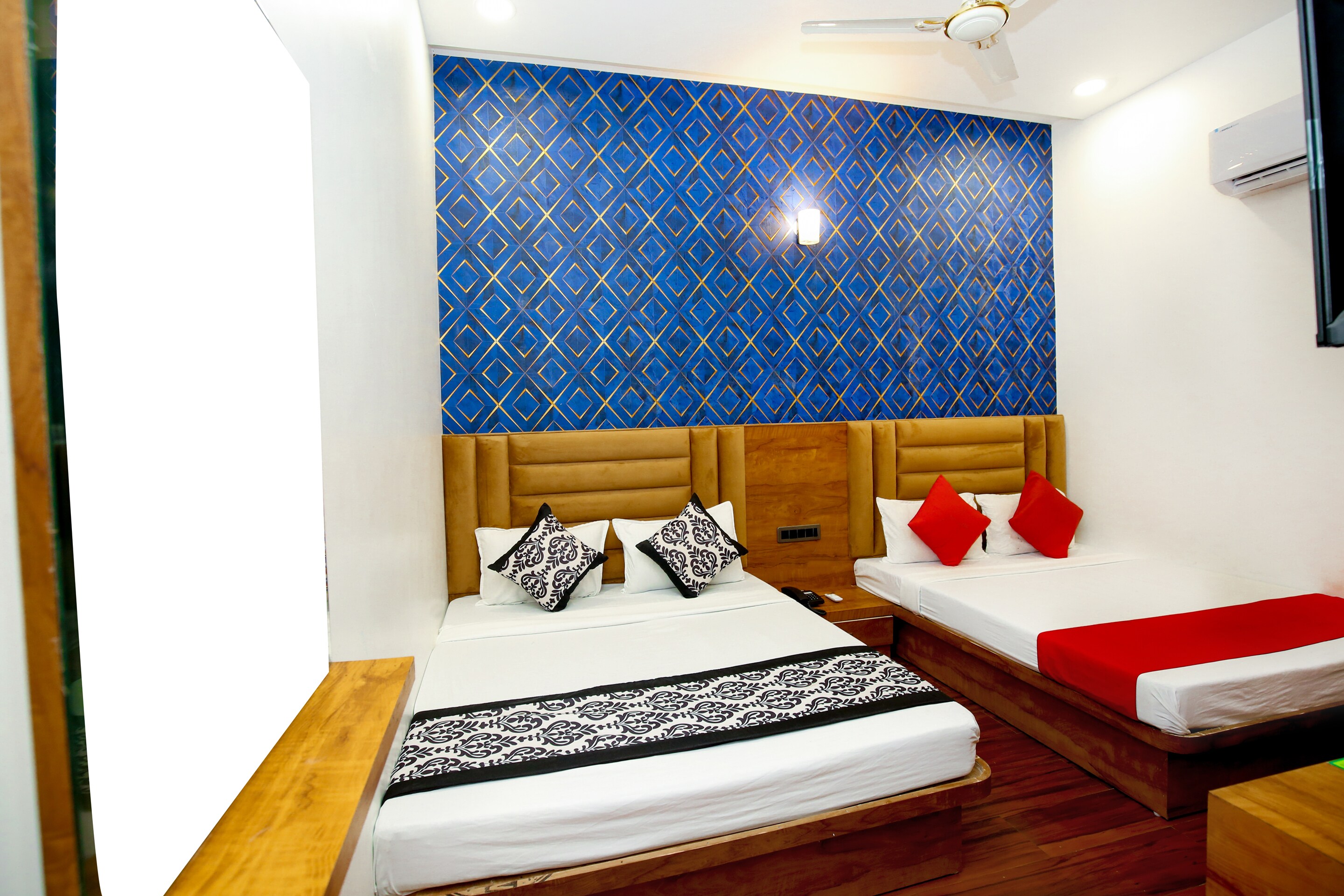 Hotel 4S NIWAS - Tap to explore photos