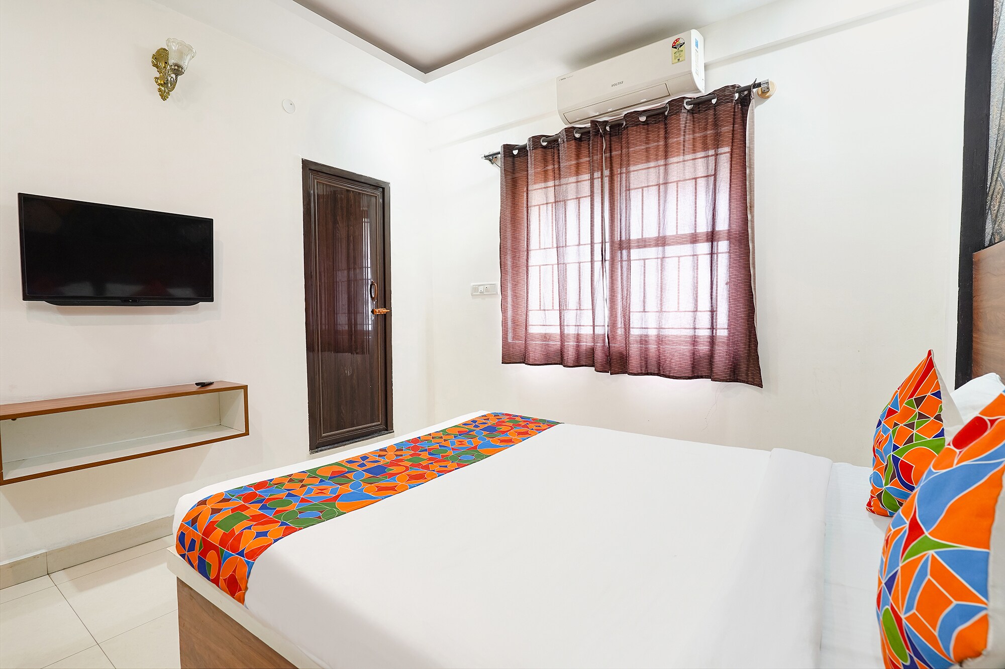 FabHotel Royal Comfort Madiwala - Nr. Housr Road - Tap to explore photos