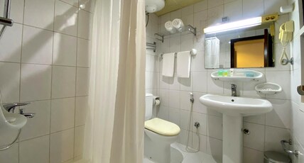 Click Grand hotel Bur Dubai Room Type - Standard King Room B2B