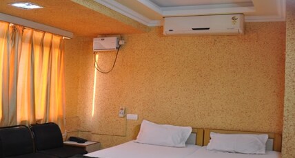 Hotel Rajdhani Plaza Room Type - Deluxe AC Room