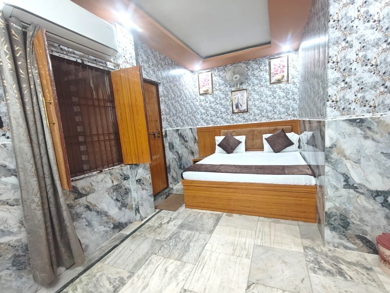 6 Bedrooms (Entire Ground Floor and First Floor) - Tap to explore photos