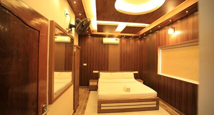 MCGrow Homestay Room Type - Premium Room AC