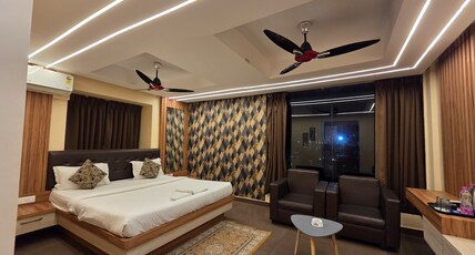 Hotel Larina | 200M From Sea Beach Room Type - Super Deluxe Room with Sofa and Smart TV