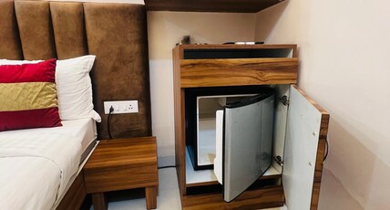 Shree 9 NB Hotels Room Type - LAXURY LIVING