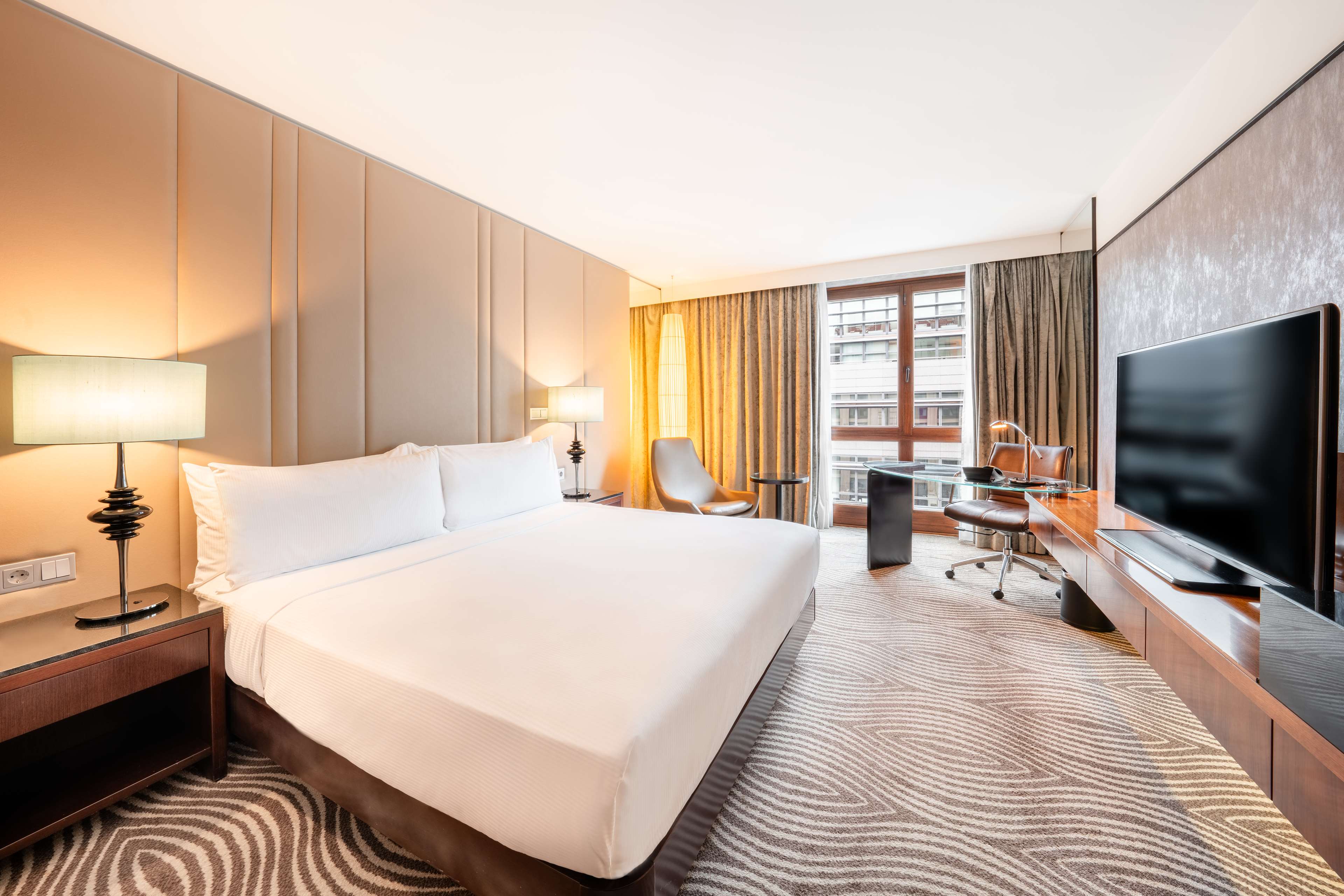 Hilton Berlin - Tap to explore photos