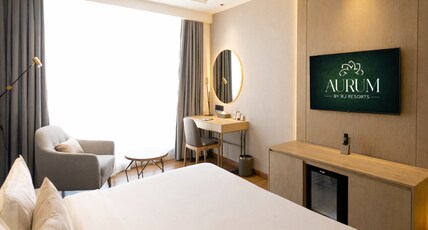 Aurum By RJ Resorts | 5 minutes from Airport | Room Type - PREMIUM KING ROOM