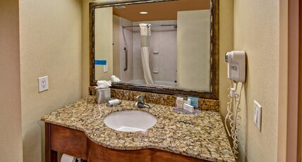 Hampton Inn Indianapolis-SW-Plainfield Room Type - 1 KING W SHOWER ONLY NS