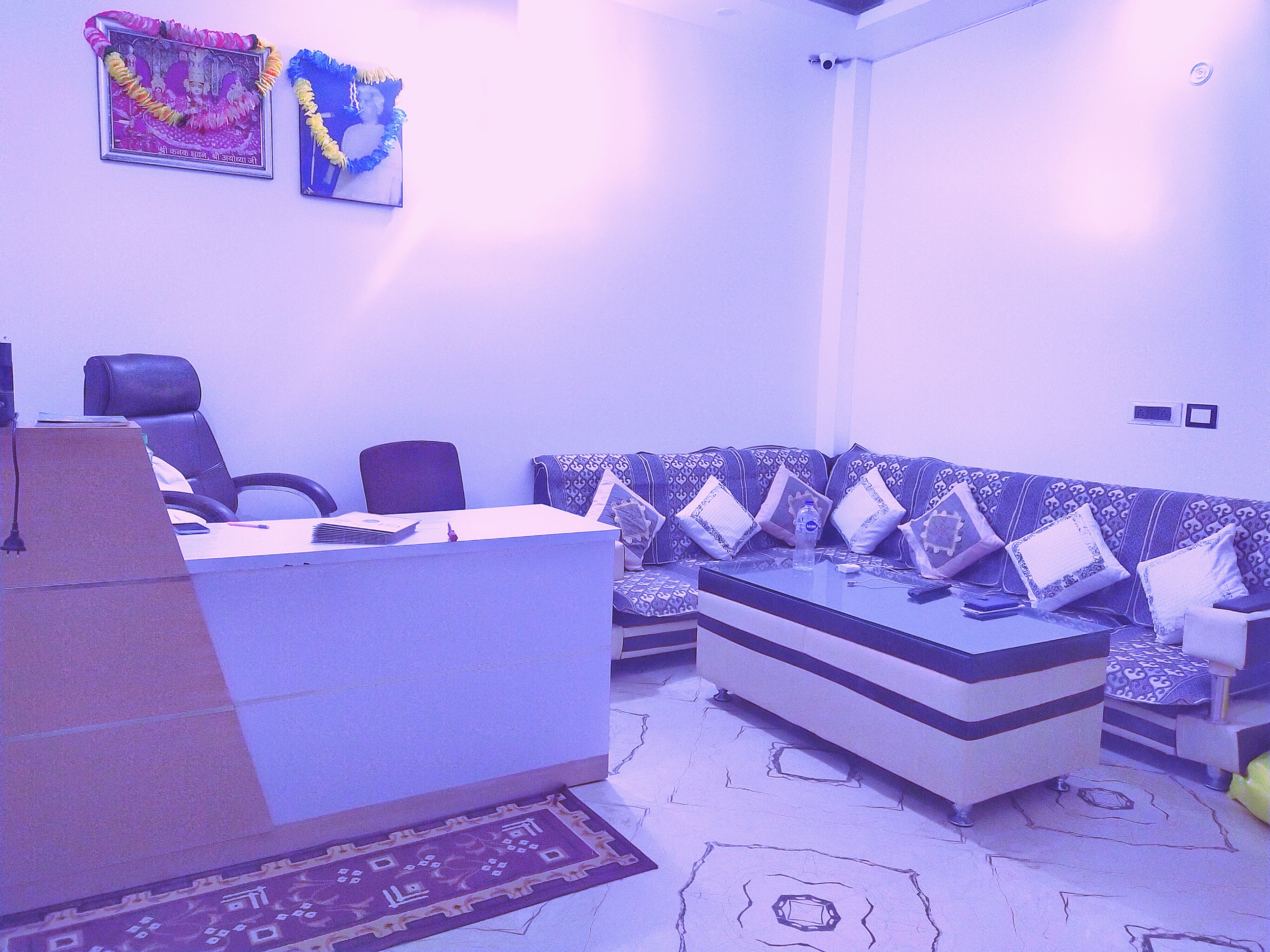 OM palace - Tap to explore photos