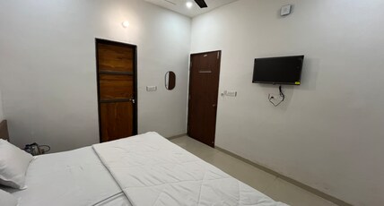 Shri Raghuvansh | 7 mins walk from Khatu Shyam Mandir Room Type - DOUBLE BED