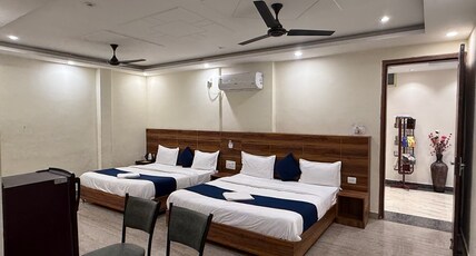 Hotel Hitam Rishikesh 2Min Walk to Parmarth Niketan Aashram, Vanprastha Aashram Room Type - Family Suite Room