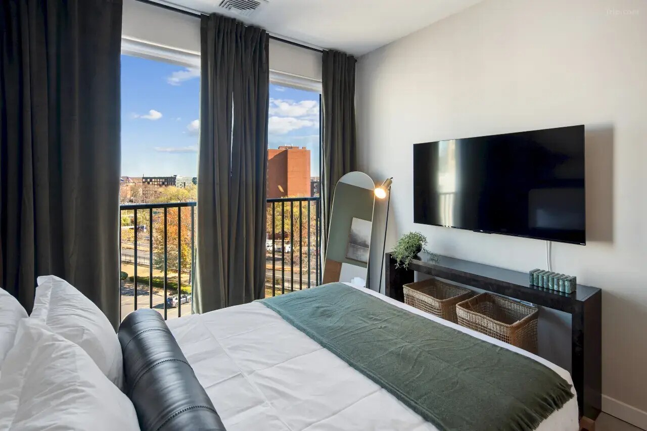 Luxurious 3BR Apartment with Premium Amenities - Tap to explore photos