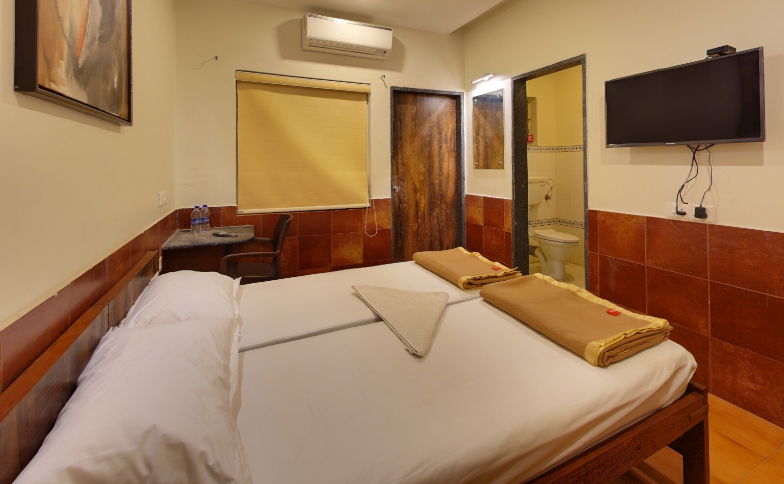 Hotel Parag Deluxe Kolhapur - Tap to explore photos