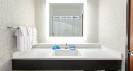 Holiday Inn Express Hotel & Suites Seaside Convention Center Room Type - 1 King Bed Suite Addl Living Area