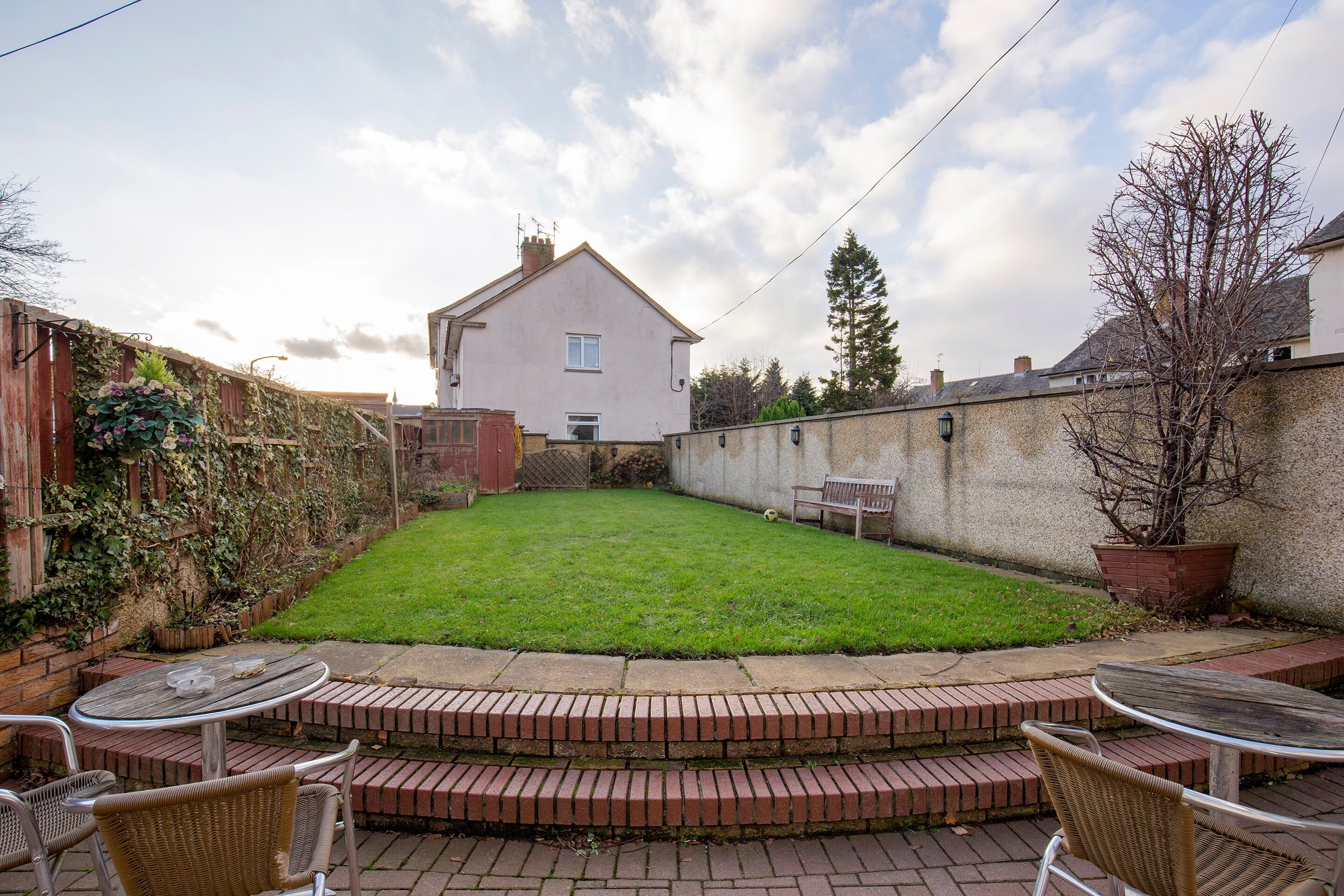 OYO Arden Guest House, Craigmillar Castle Edinburgh - Tap to explore photos