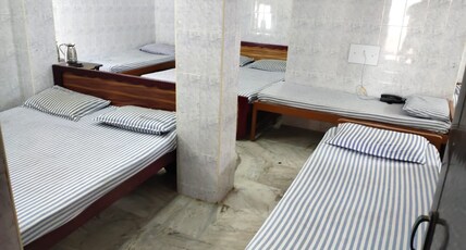 Universal Inn Room Type - 10 Bed Ac Room