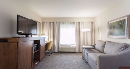 Hampton Inn & Suites Dallas DFW Airport North Grapevine Room Type - 2QNS STE W MICRO FRIDGE NS