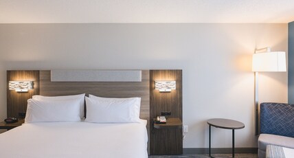 Holiday Inn Express & Suites MARQUETTE Room Type - 1 King Standard Mobility Accessible Roll In Shower