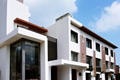 Moon And Mars Resort