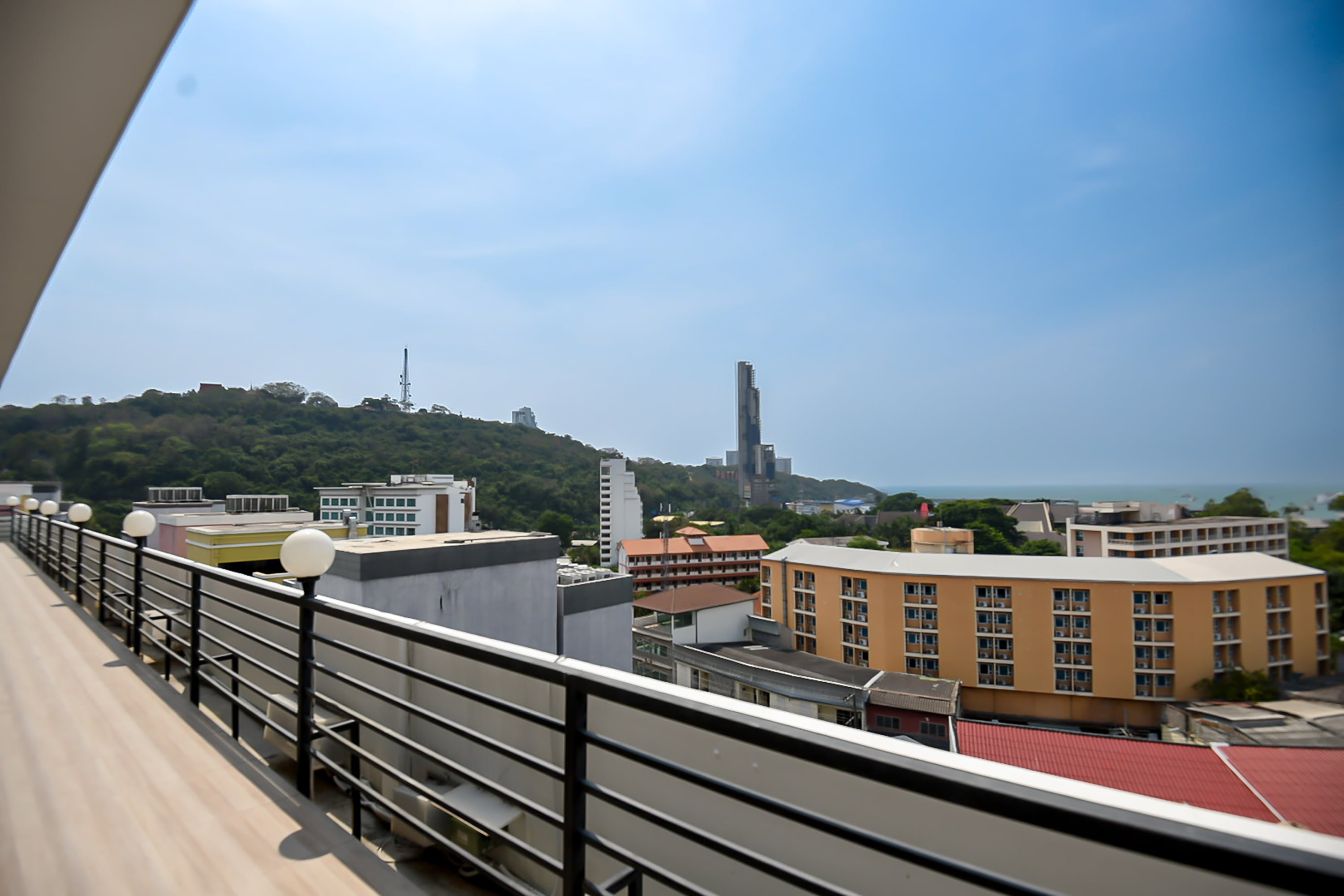 Pattaya Hiso Hotel - Tap to explore photos