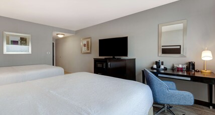 Hampton Inn & Suites by Hilton Seattle/Federal Way Room Type - 2 QUEEN BEDS NONSMOKING