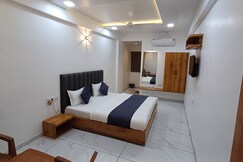 Hotel The Grand Jashi Residency