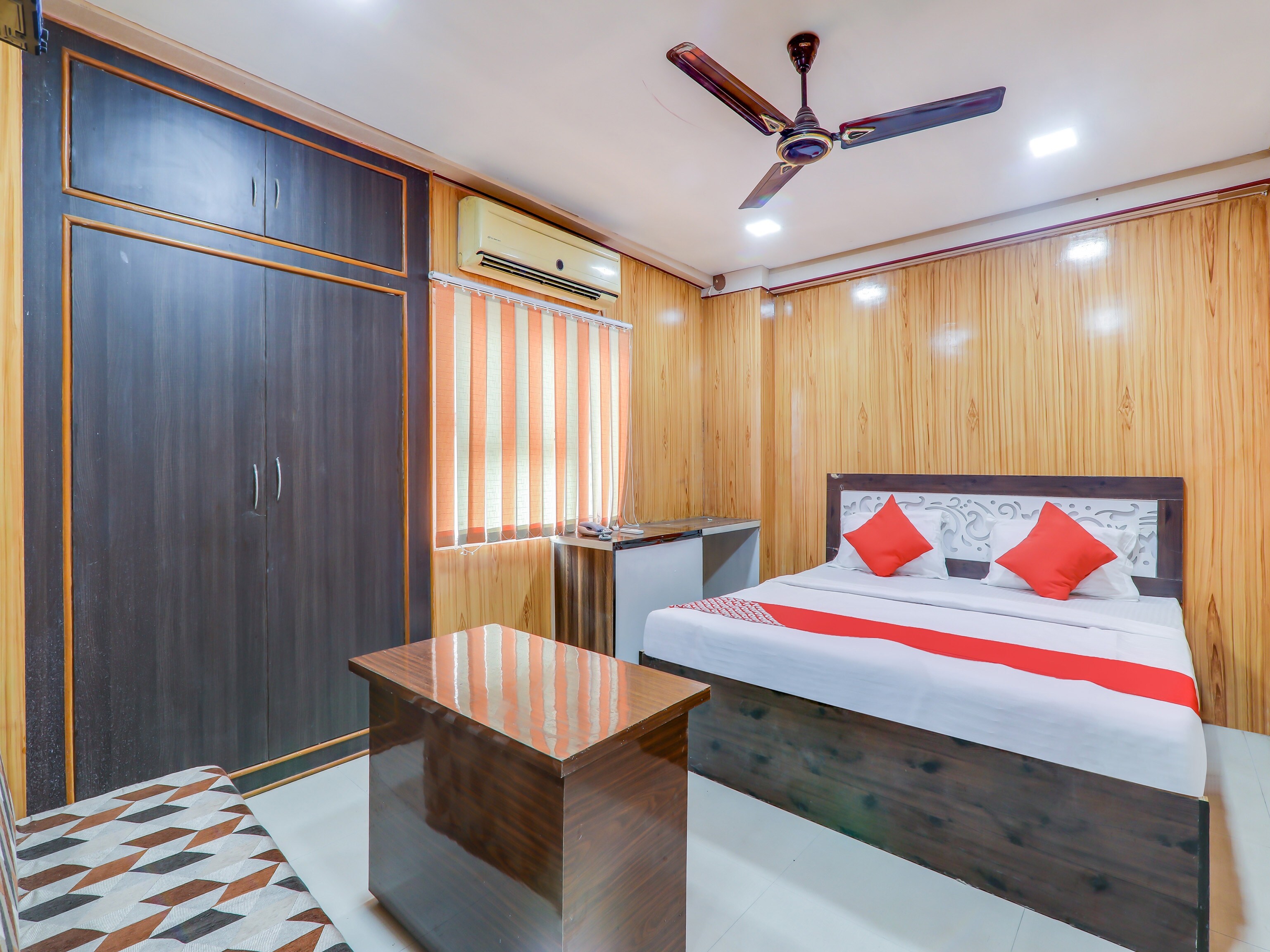 Hotel O Vip Guest House - Tap to explore photos