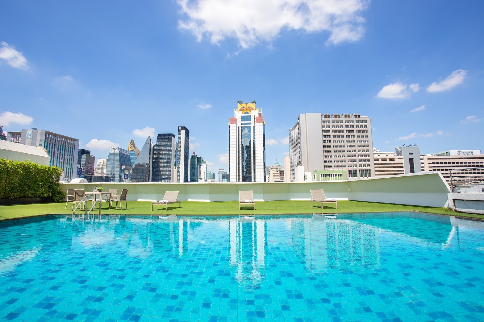 Graceland Bangkok Hotel - Tap to explore photos
