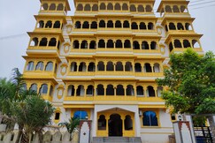 Hotel Brahma paradise  (A heritage haveli )