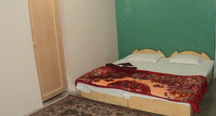Royal Guest House Room Type - Triple Room with Private Bathroom