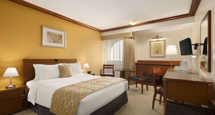 Ramada by Wyndham Bahrain Room Type - 1 King Bed, Junior Suite, Smoking