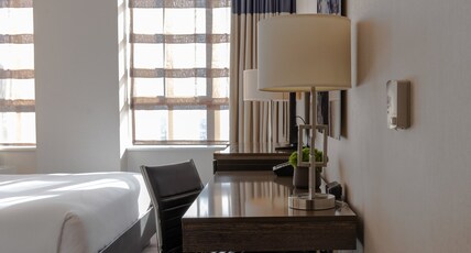 Kimpton HOTEL PALOMAR PHILADELPHIA, an IHG hotel Room Type - 1 King Communication Accessible