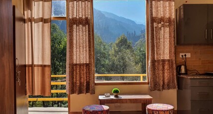 Alooma Valley View Stays Room Type - Deluxe Room
