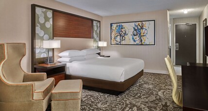 Hilton Atlanta Airport Room Type - CITY AIRPORT VW - 1 KING