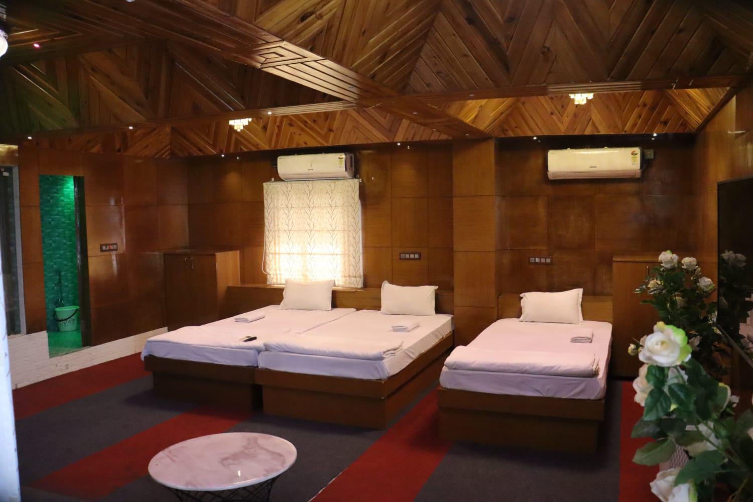 KAZIRANGA HOTEL GUWAHATI - Tap to explore photos