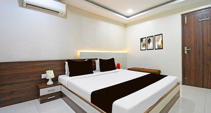 Super Townhouse Sahayogi Nagar Near Big Bazaar Room Type - Deluxe with Twin Bed