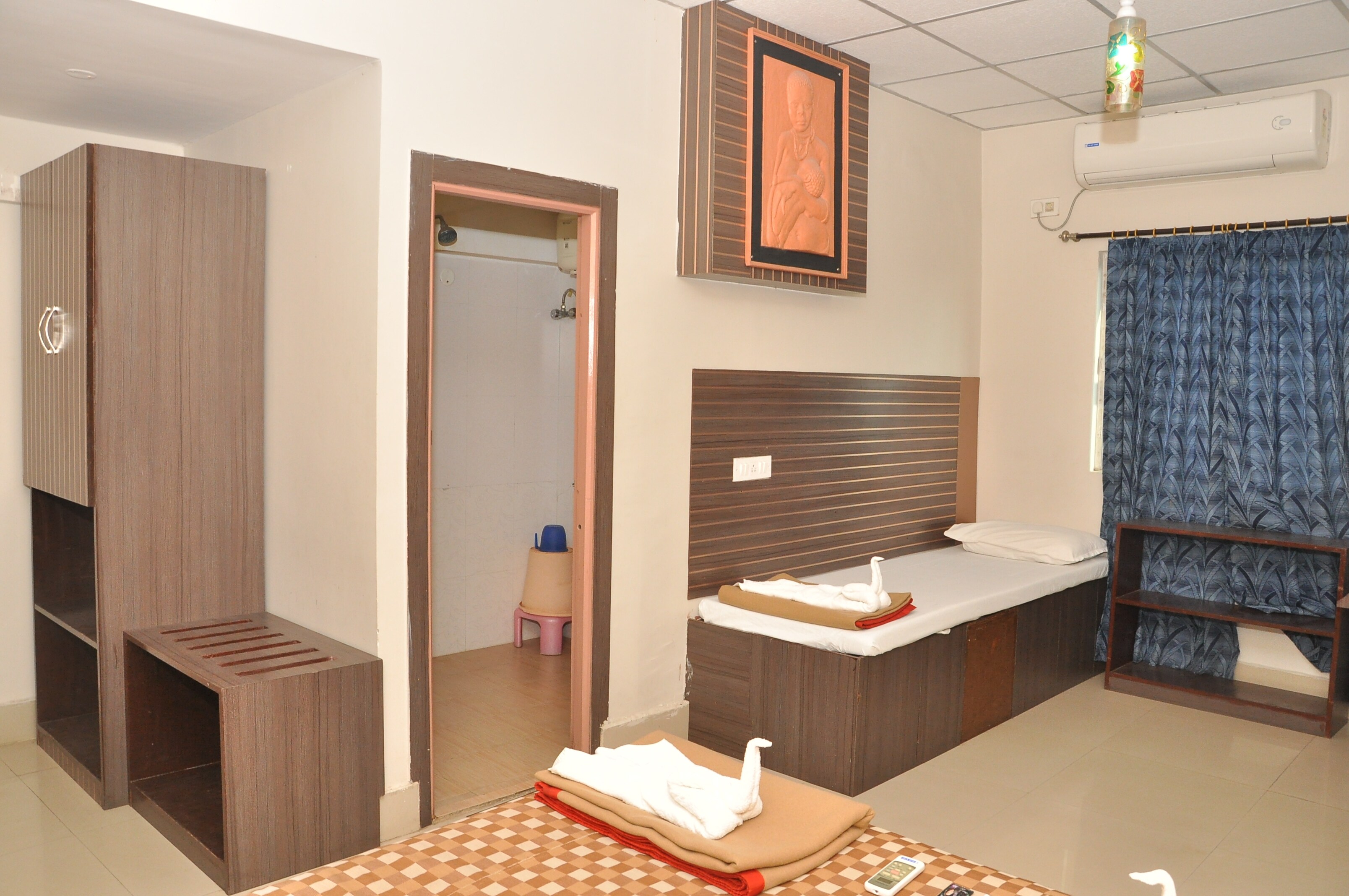 Hotel Shreesh - Tap to explore photos