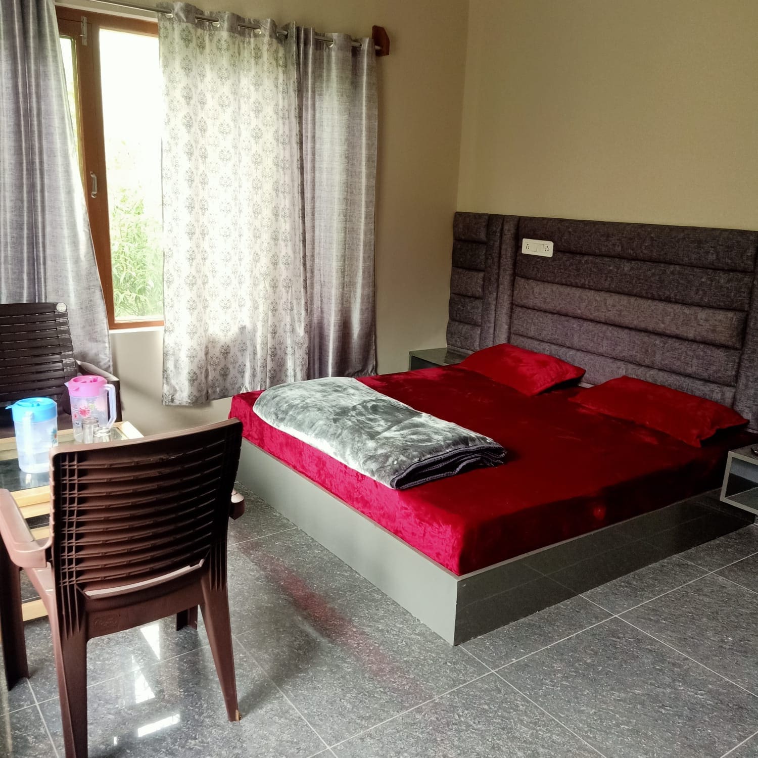 Sumti Guest House - Tap to explore photos