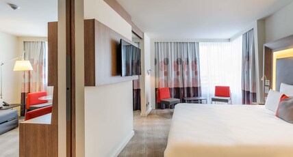 Novotel Munchen City Arnulfpark Room Type - Superior Suite with 1 double bed and a sofa Novotel Munchen City Arnulfpark Room Type - Superior Suite with 1 double bed and a sofa