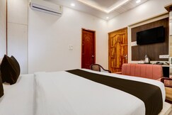 Super Townhouse Oak Phase 13 Varanasi Formerly RR Palace