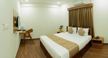 FLY VIEW Airport Residency Room Type - Deluxe Room AC
