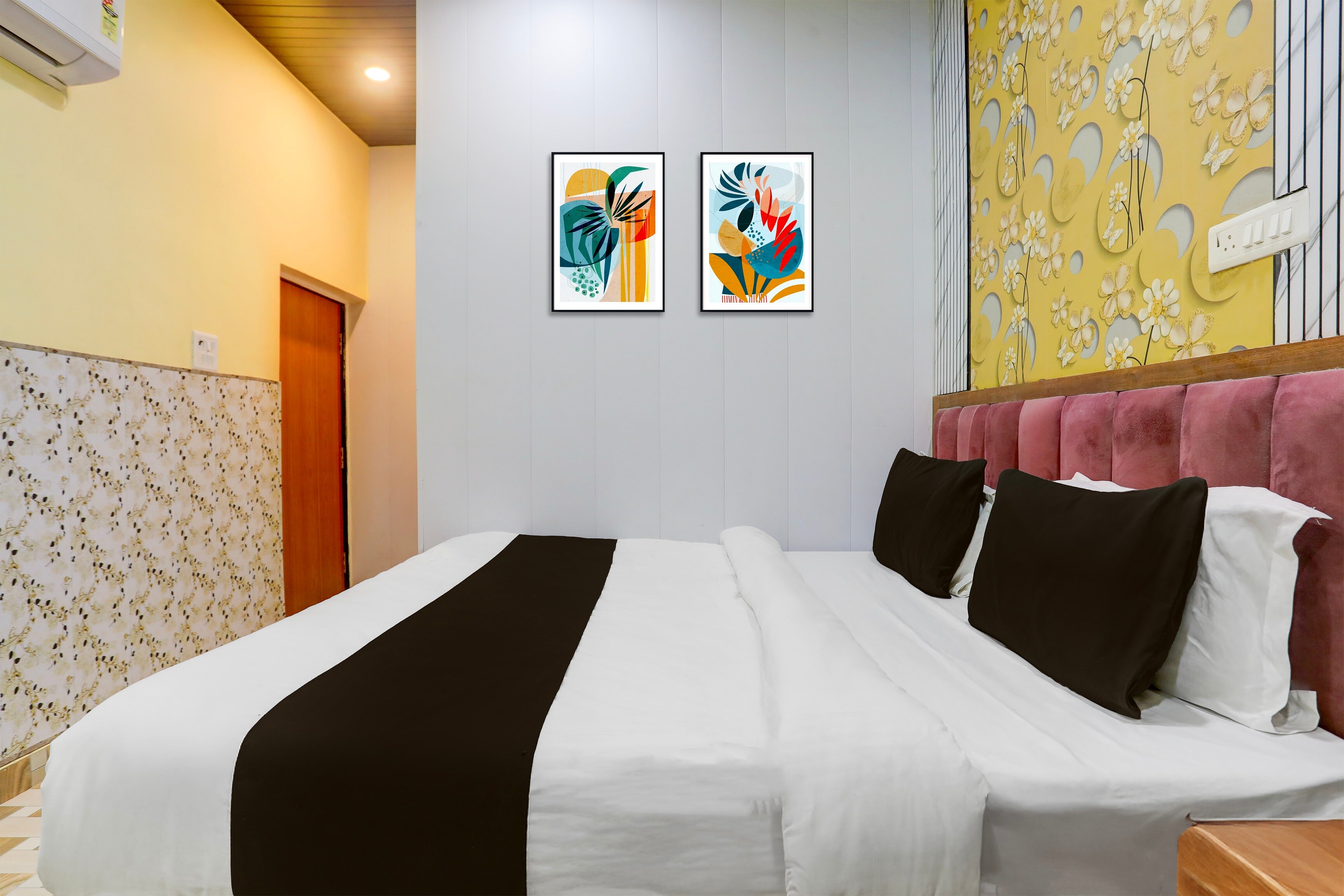 Super Hotel O Banaras Junction BLW - Tap to explore photos