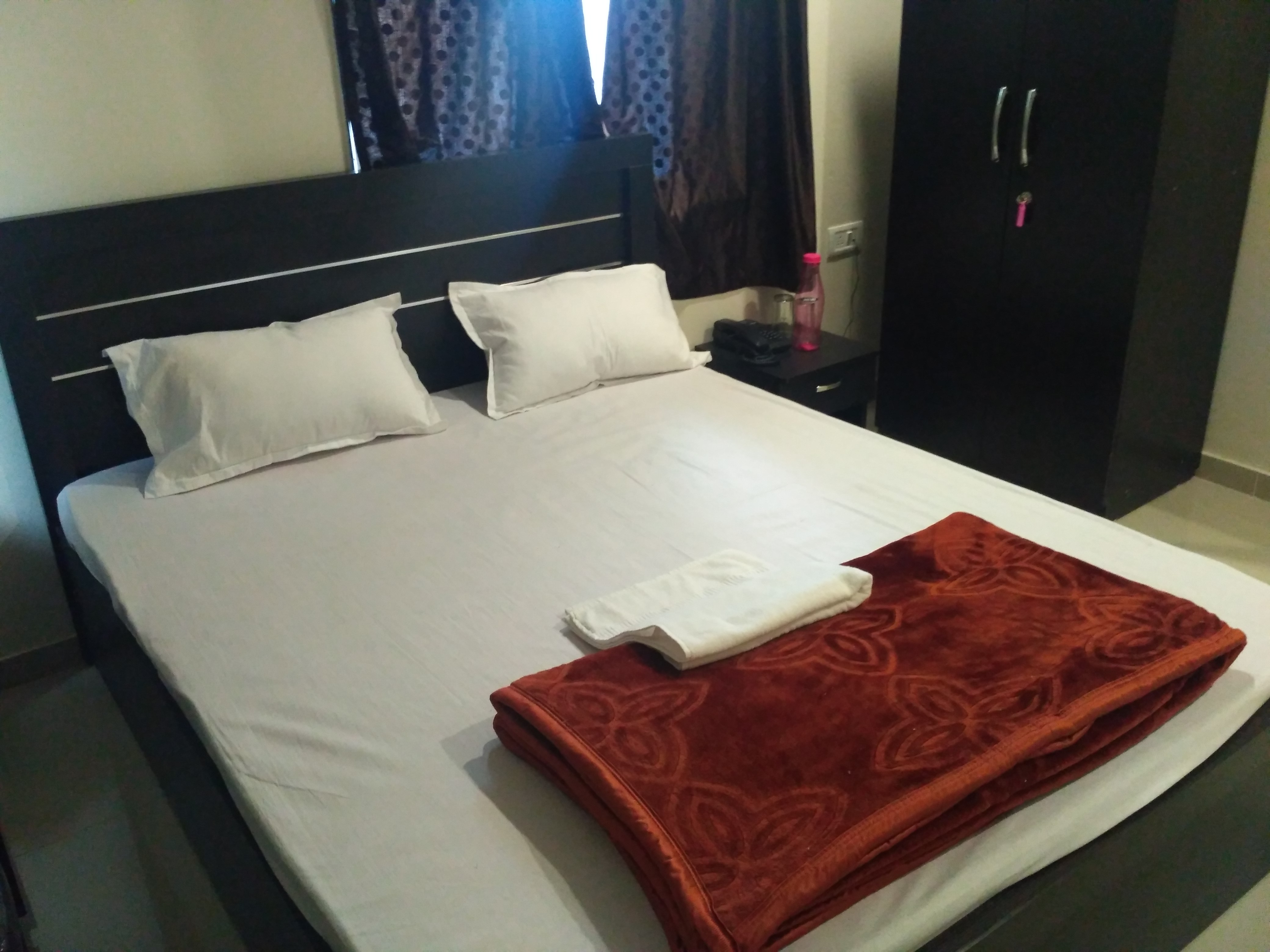 Hotel Honey Pune - Tap to explore photos