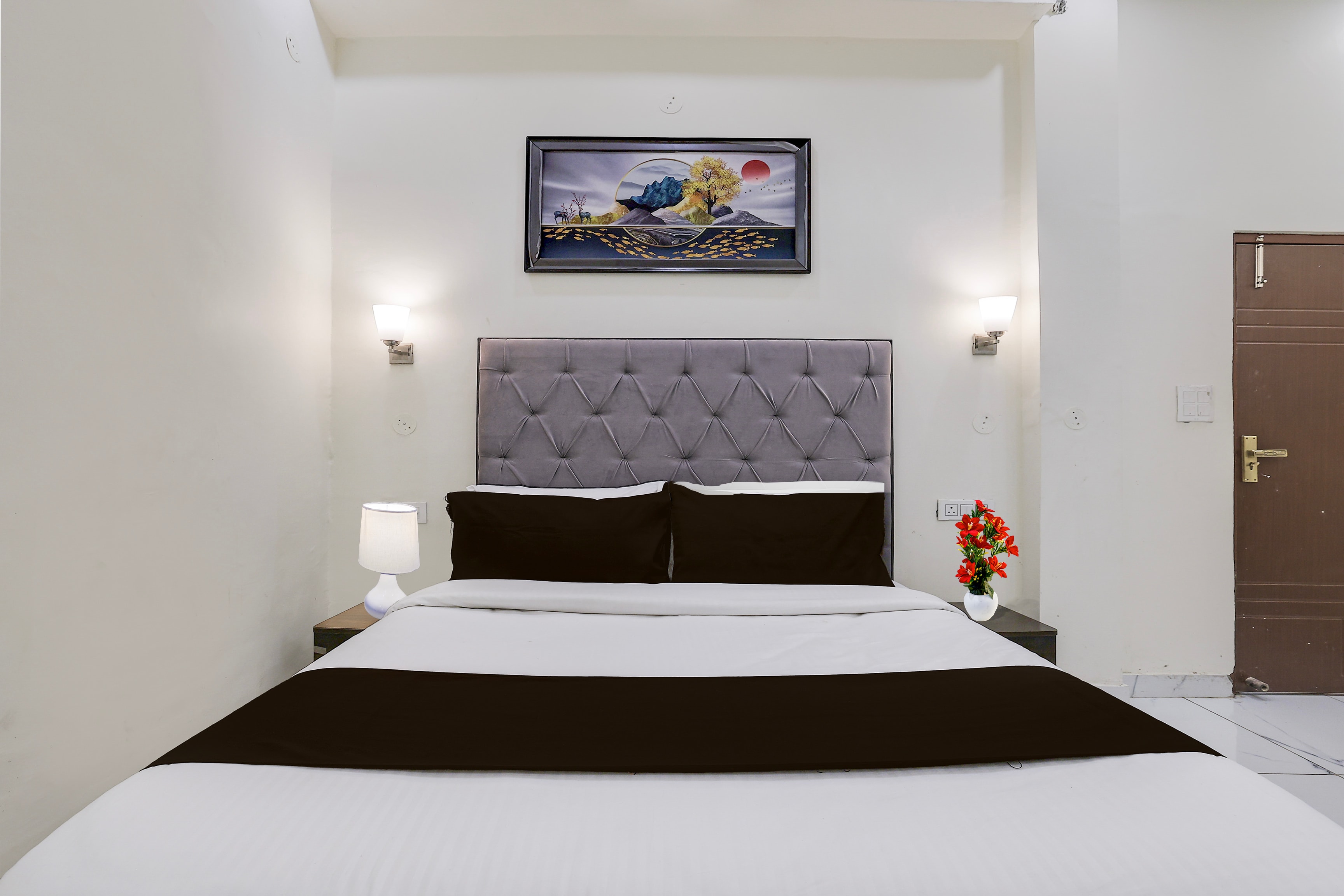 Super Hotel O Clock Tower Dehradun Formerly Dooncity Suites - Tap to explore photos