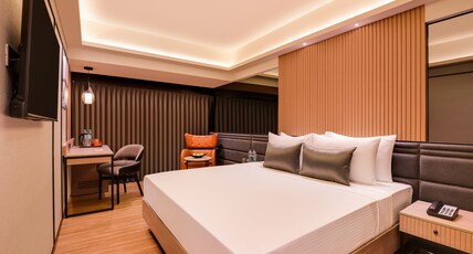 Lemon Tree Premier Malad Mumbai Room Type - Executive King Room